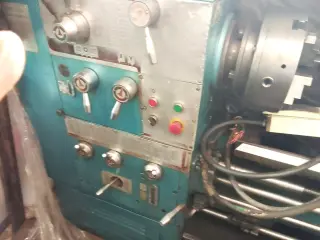 Torno  Pesado de 1.5 mts. Y Prensa Hidr. de 50 Ton.