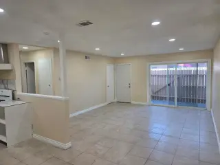 Apartment for Rent 2 bedrooms and 1 bathroom in Anaheim