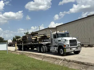 Camión Mack en Venta - Vehículo Pesado Confiable