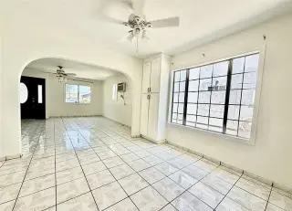 CASAS:E 57th St, Maywood, CA