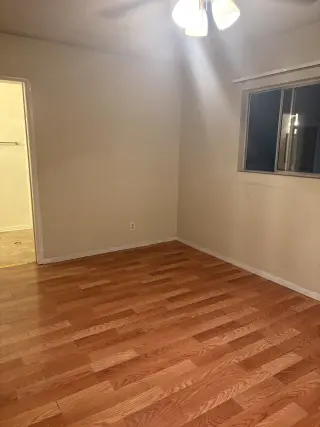 Cuarto espacioso en Lawndale,Ca
