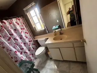 Renta de habitación con baño compartido