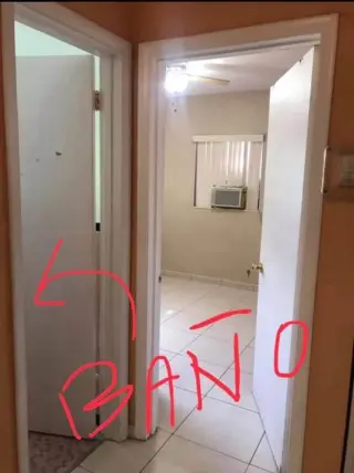 Habitación para UNA SOLA PERSONA**, con baño compartido y mini fregadero