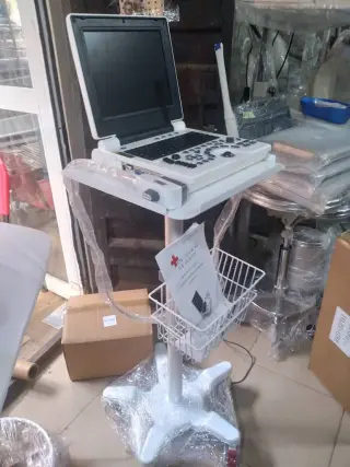 Equipos médicos, dispositivos ECG, instrumental quirúrgico, laboratorio