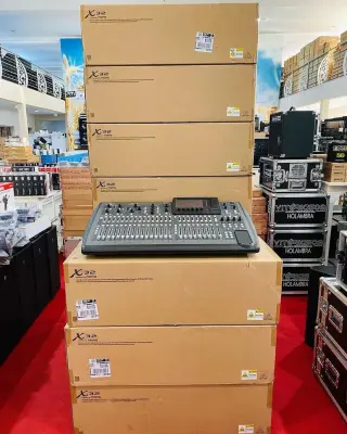 Behringer X32, Midas M32, Soundcraft Ui24R, Pioneer DJ CDJ-3000, patchbays,