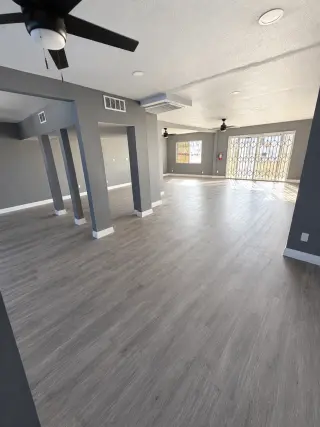 2 oficinas comerciales localizadas en 1800 Lewis Ave Las Vegas Nevada 89101