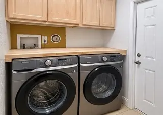 2 Bed / 1 Bath Single-Story House for Rent.