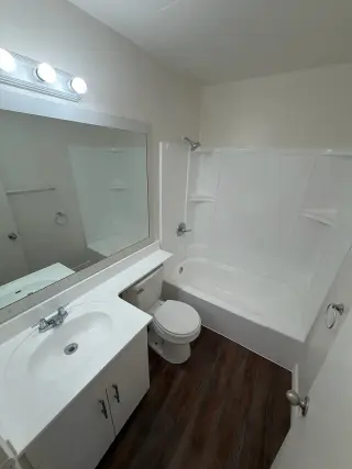 Glendale: 2 recámaras, 2 baños y balcón | $2,600/mes