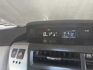 Toyota Prius V 2015 - Wagon Eficiente en Combustible con 5 Puertas