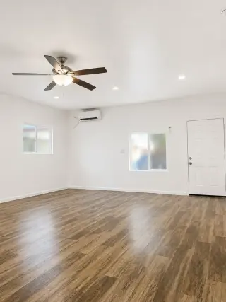 2 RECÁMARAS / 1 BAÑO – 1,100 FT² – PATIO CUBIERTO – $2,750