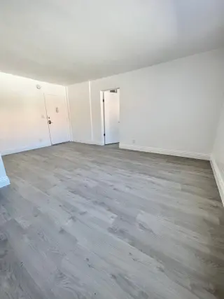 Affordable - Penthouse 1 Bed + 1 Bath with Stunning Hollywood Views!