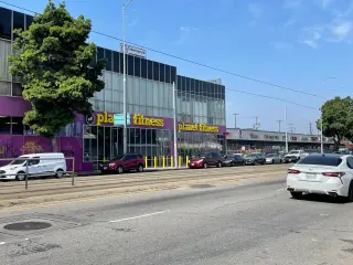 MOVE - IN SPECIAL Trendy Studio! Renovated Unit w/ Parking Near Downtown LA!