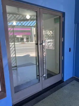 Pintura de puertas metálicas portones ventanas.