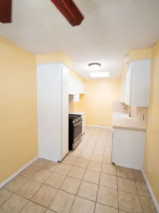 Acogedor apartamento de 1 habitación en edificio seguro de 9 unidades