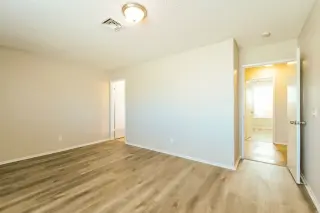 Stunning Spacious Unit