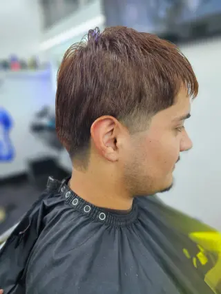 SE OCUPA BARBERO/A