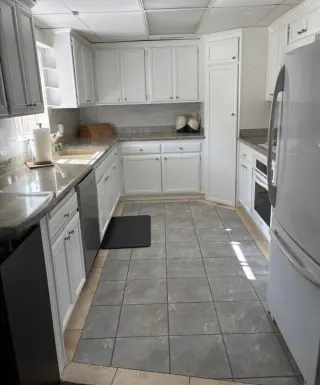 3 dormitorios y 2 baños. El amplio salón tiene una