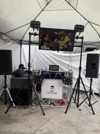 DJ Y PHOTOBOOTH PARA SUS EVENTOS