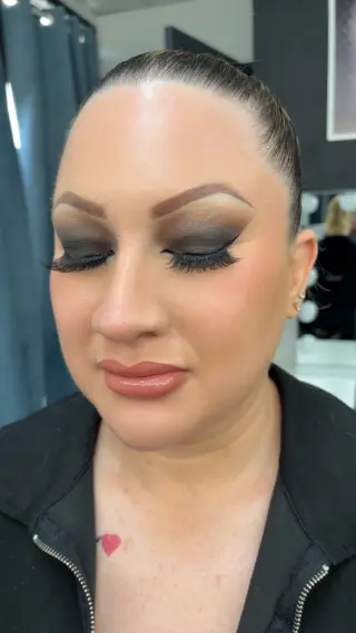 Servicios de Maquillaje Profesional para Eventos y Bodas