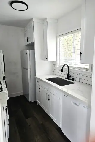 Hermoso Apartamento de 2 Rec / 1 Baño Totalmente Remodelado – Listo para Mudarse