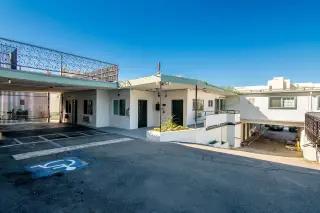 Estudio Amueblado en Westlake - Todos los Servicios Incluidos