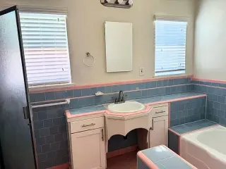 $500 off November and December rent Located in the heart of Los Angeles