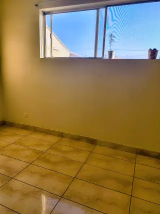 Se comparte cuarto amplio