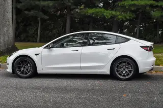 Tesla Model 3 2023 4dr Sedan