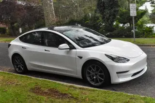 Tesla Model 3 2023 4dr Sedan