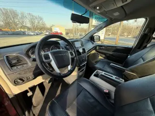 2014 Chrysler Town and Country Touring-L