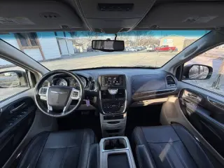 2014 Chrysler Town and Country Touring-L