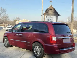 2014 Chrysler Town and Country Touring-L