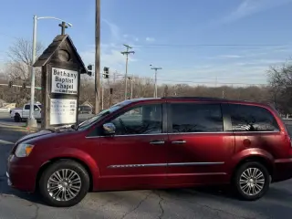 2014 Chrysler Town and Country Touring-L