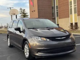 2023 Chrysler Voyager LX