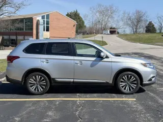 2020 Mitsubishi Outlander SE