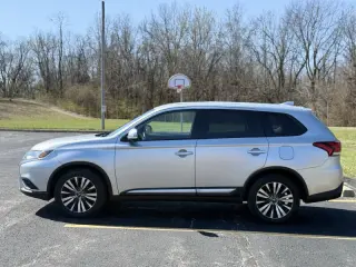 2020 Mitsubishi Outlander SE