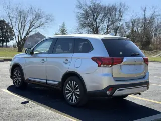 2020 Mitsubishi Outlander SE