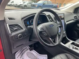 Ford Edge 2023 AWD Titanium 4dr Crossover