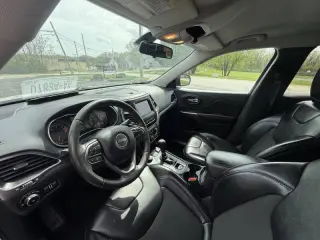 2020 Jeep Cherokee Altitude
