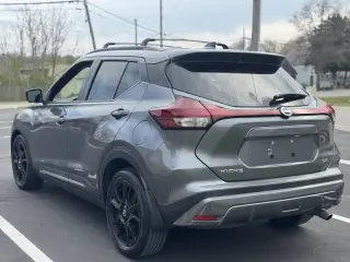 2021 Nissan Kicks SR