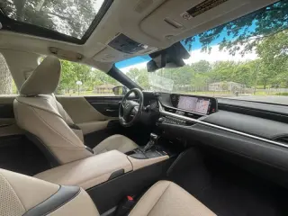 2021 Lexus ES 300h