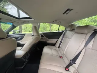 2021 Lexus ES 300h