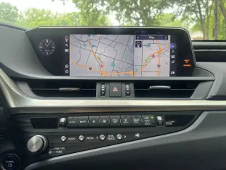 2021 Lexus ES 300h