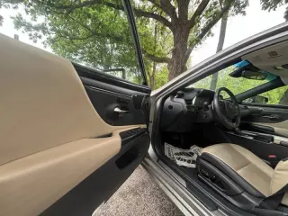 2021 Lexus ES 300h