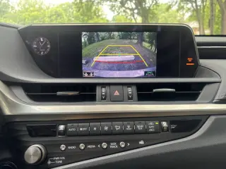 2021 Lexus ES 300h