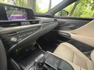 2021 Lexus ES 300h