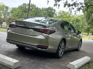 2021 Lexus ES 300h