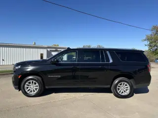 2023 Chevrolet Suburban LT