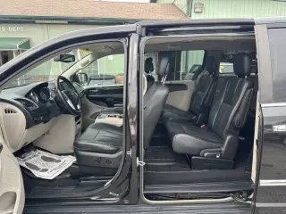 2015 Chrysler Town and Country Touring-L
