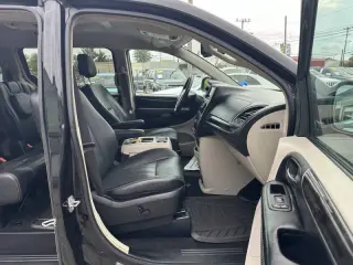 2015 Chrysler Town and Country Touring-L
